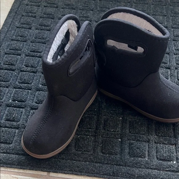Bogs Black Kids Boots - Picture 12 of 13